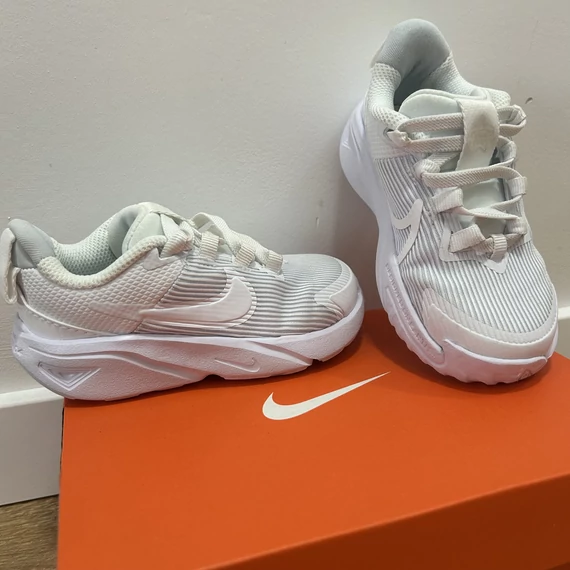 Nike Star runner 4 NN fehér cipő(23,5)