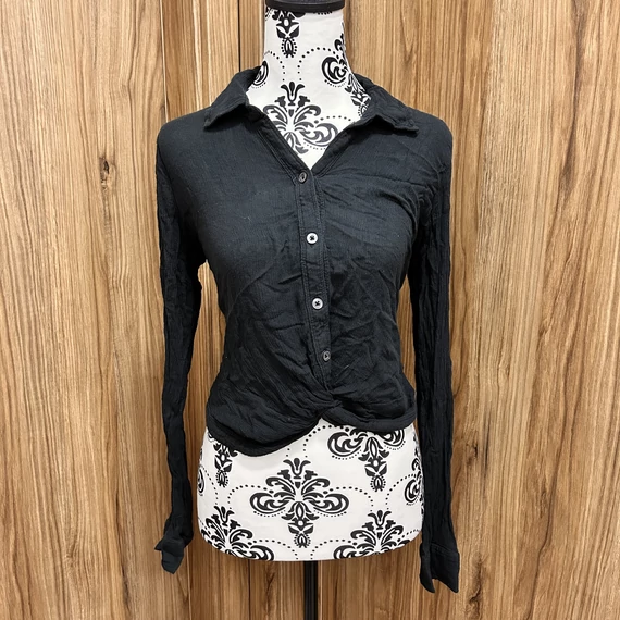 Hollister fekete gumírozott aljú blúz (M)