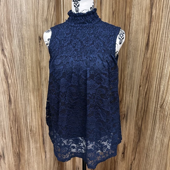 Sötétkék csipkés garbónyakú blúz (S)