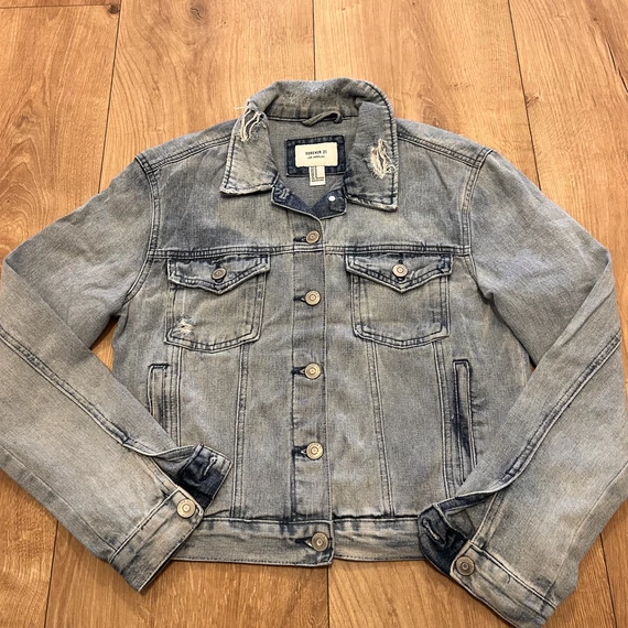 Forever20 szaggatott farmer kabát (M)